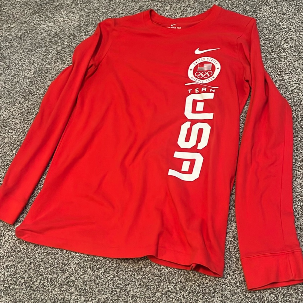 Nike tee, never worn